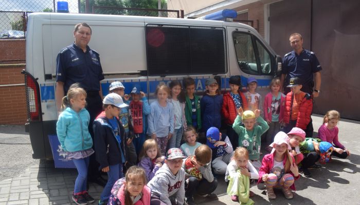 Wycieczka Pszczółek do Komendy Powiatowej Policji w Lubartowie