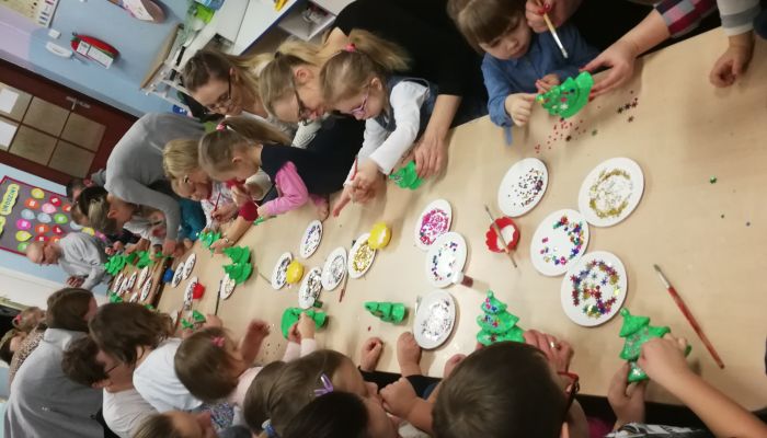 WARSZTATY ŚWIĄTECZNE W GRUPIE PSZCZÓŁKI