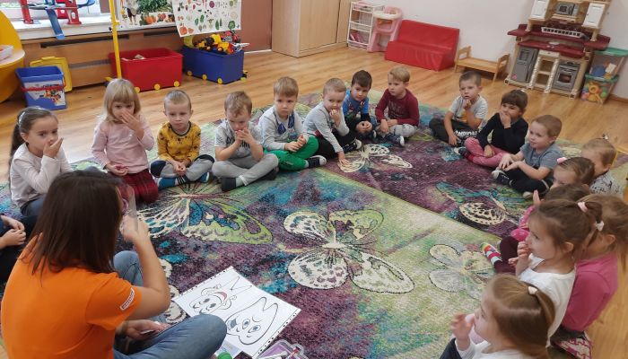 Warsztaty dentystyczne w grupie „Biedronki”