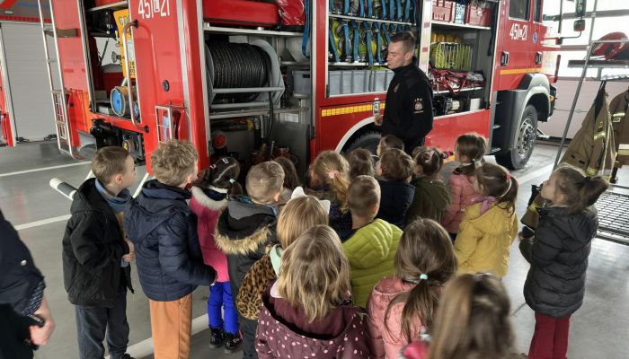 Wycieczka Pszczółek do  Komendy Powiatowej Państwowej Straży Pożarnej w Lubartowie