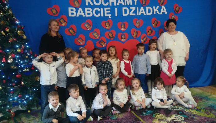 PSZCZÓŁKI ŚWIĘTOWAŁY DZIEŃ BABCI I DZIADKA