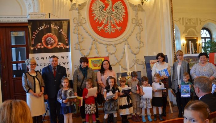 XVIII POWIATOWY KONKURS PLASTYCZNY OPOWIEŚCI WIGILIJNE 2016